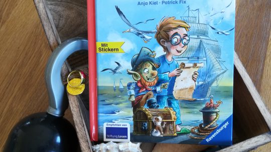 Bücher für die Einschulung: „Der Schatz des Kapitäns“ – Anja Kiel, Patrick Fix