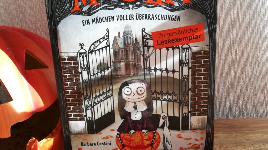 Kinderbücher zu Halloween: „Mortina. Ein Mädchen voller Überraschungen“ –  Barbara Cantini