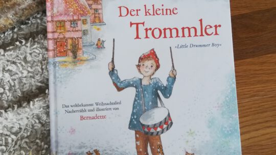 Ein Traum von einem Weihnachtsbuch: „Der kleine Trommler“ – Bernadette