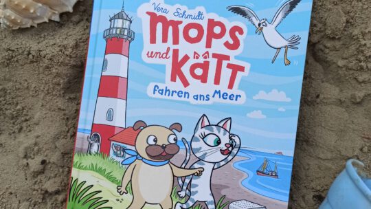 „Mops und Kätt fahren ans Meer. Mein Abenteuercomic (Band 2)“ – Vera Schmidt