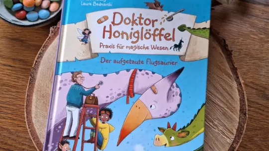 „Doktor Honiglöffel. Praxis für magische Wesen: Der aufgetaute Flugsaurier“