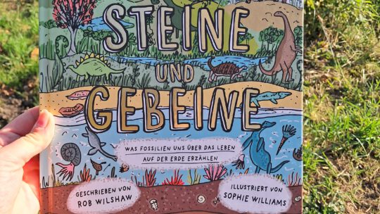 „Steine und Gebeine. Was Fossilien über das Leben auf der Erde erzählen“