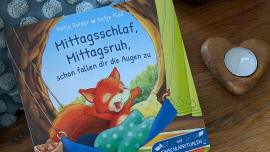 „Mittagsschlaf, Mittagsruh, schon fallen dir die Augen zu“