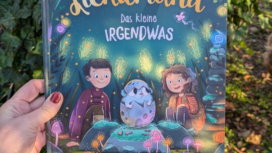 Ein hübsches Bilderbuch: „Lichterland. Das kleine Irgendwas“
