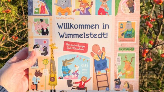 „Willkommen in Wimmelstedt! Mein tierisch lustiges Stadt – Wimmelbuch“