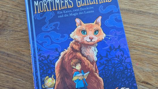„Mortimers Geheimnis. Ein Kater, zwei Detektive und die Magie des Lesens“