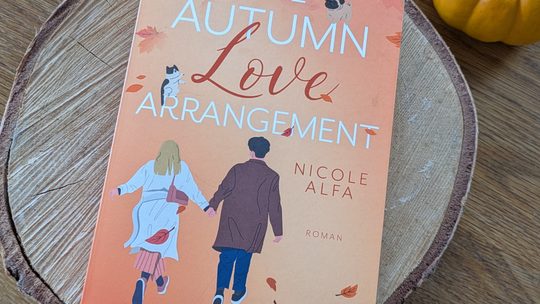 Ein wundervoller Herbst – Liebesroman: „The Autumn Love Arrangement“
